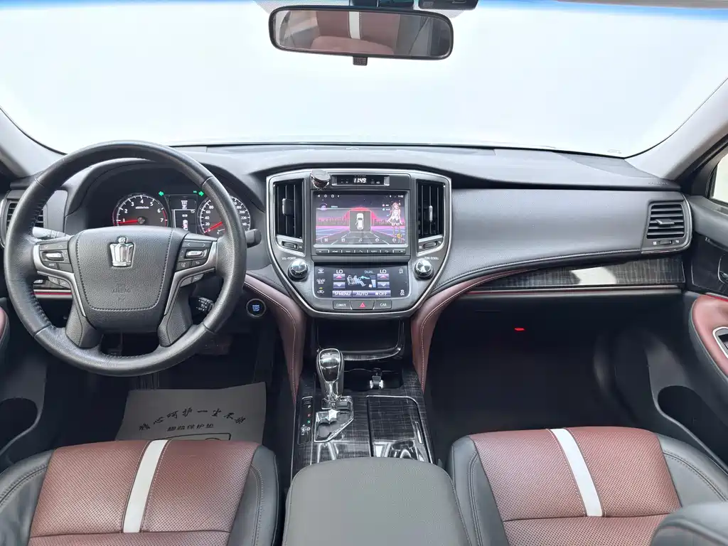 Toyota Crown — миниатюра 5