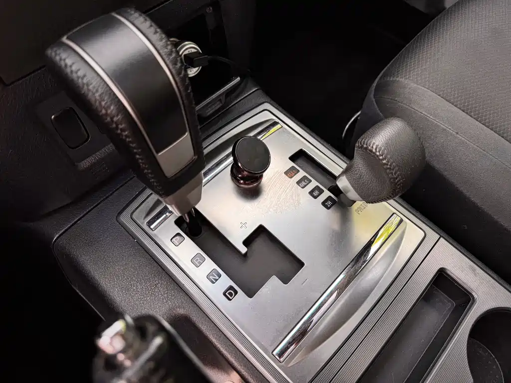 Mitsubishi Pajero (Import) — миниатюра 16