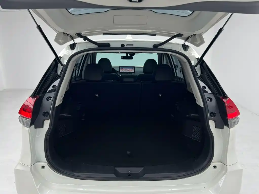 Nissan X-Trail — миниатюра 12