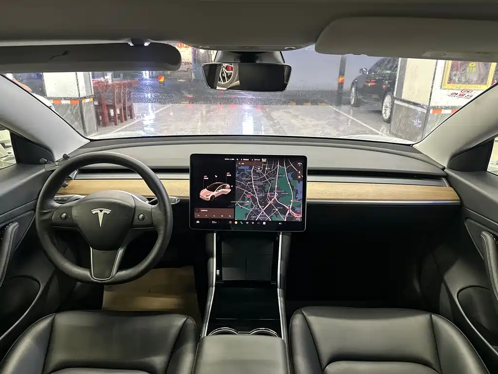 Tesla Model 3 — миниатюра 12
