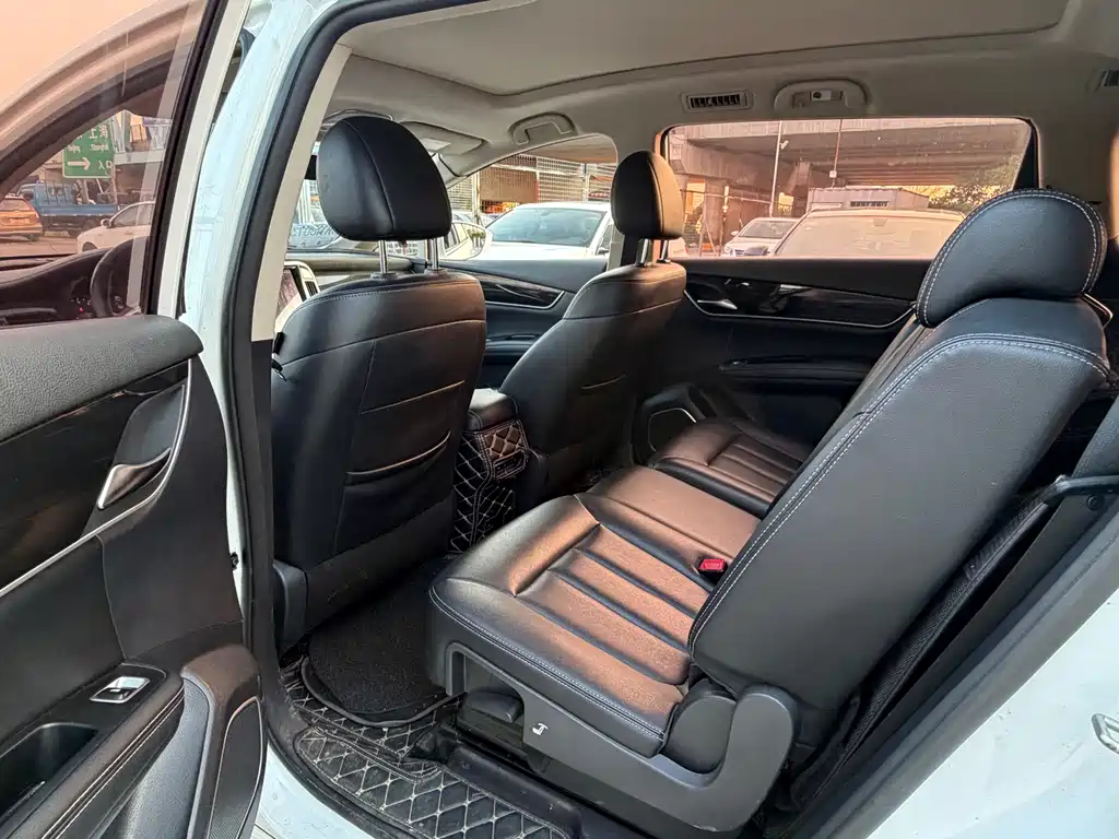 BYD MAX — миниатюра 5