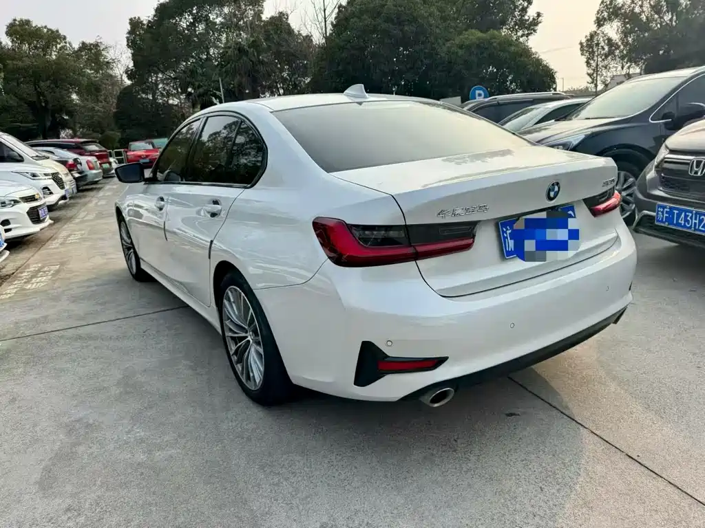 BMW 3 SERIES