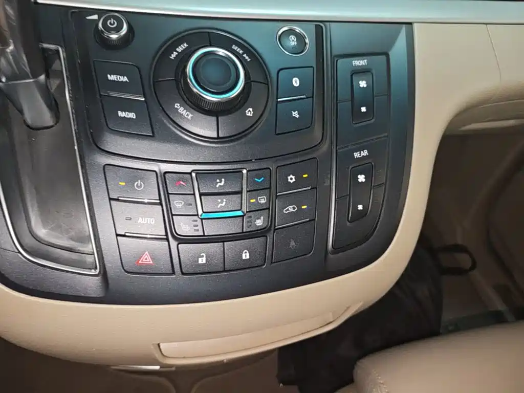 Buick GL8 — миниатюра 13