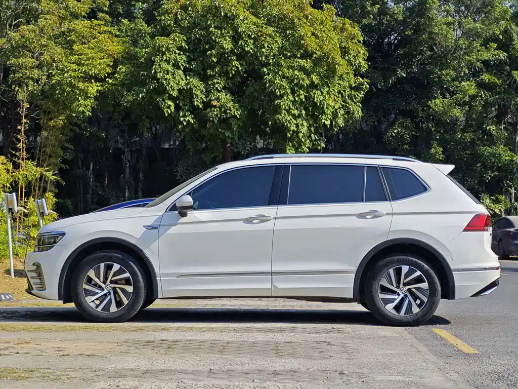 Volkswagen Tiguan L PHEV — миниатюра 7