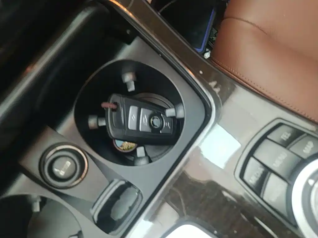 BMW 5 Series — миниатюра 9