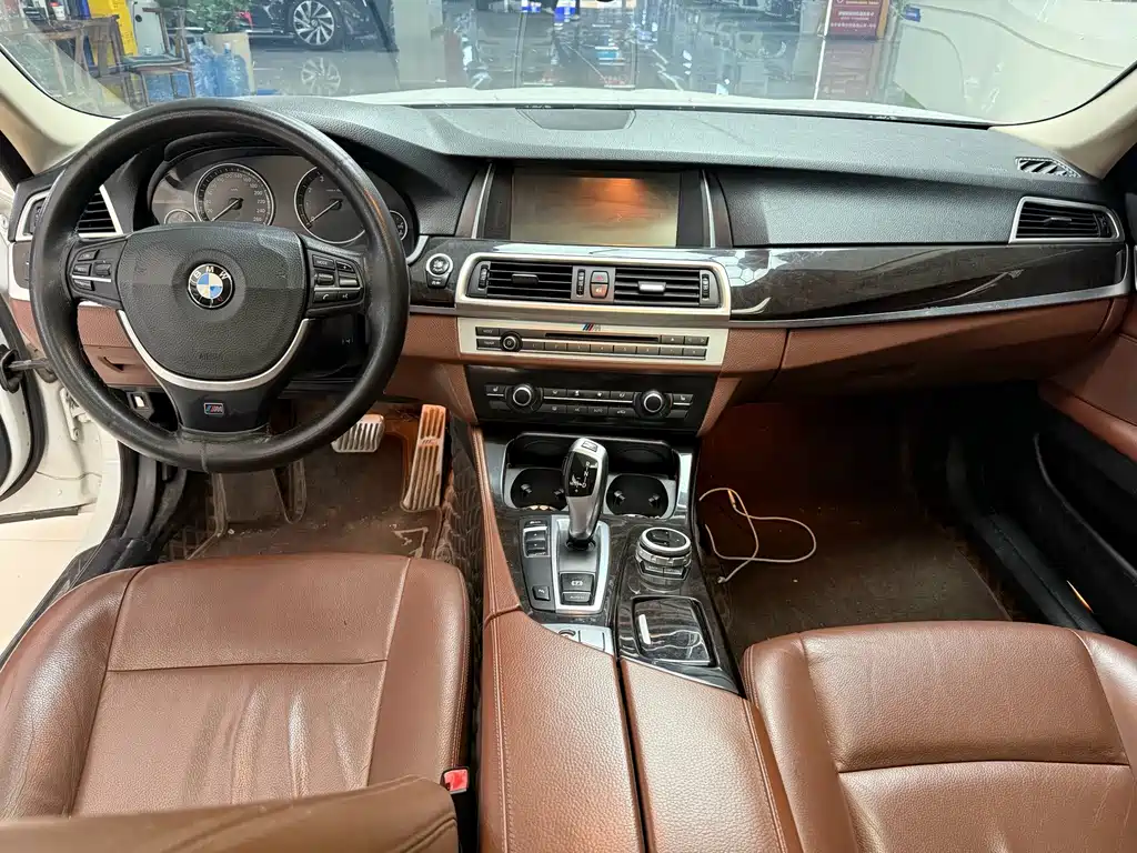 BMW 5 Series — миниатюра 6