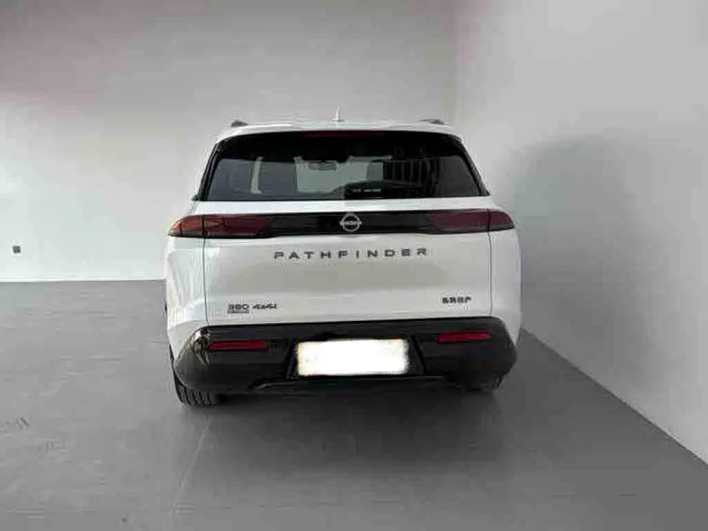 NISSAN EXPLORING THE LAND