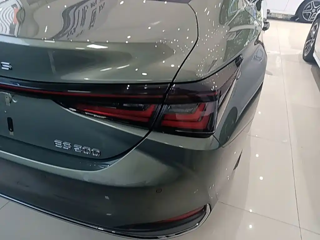 Lexus ES — миниатюра 8
