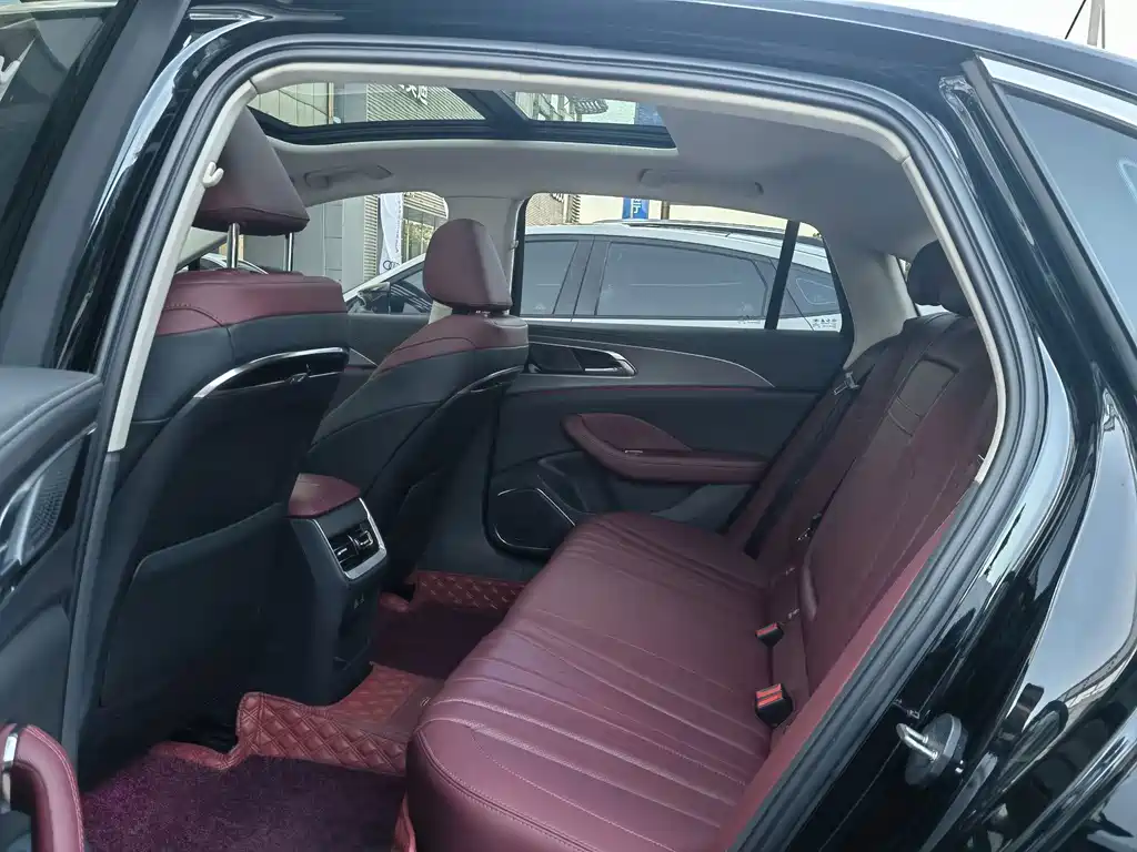 Hongqi Hongqi H5 — миниатюра 9
