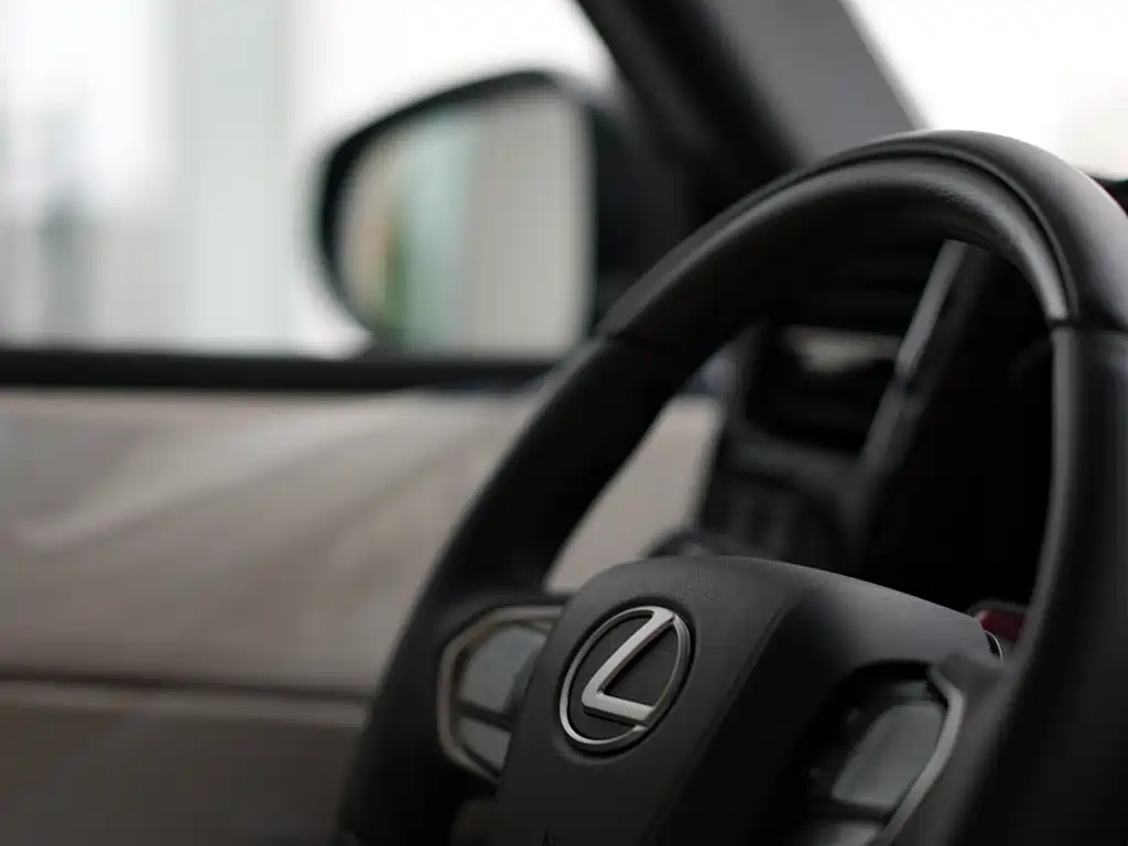 Lexus LM 2025 500h мест