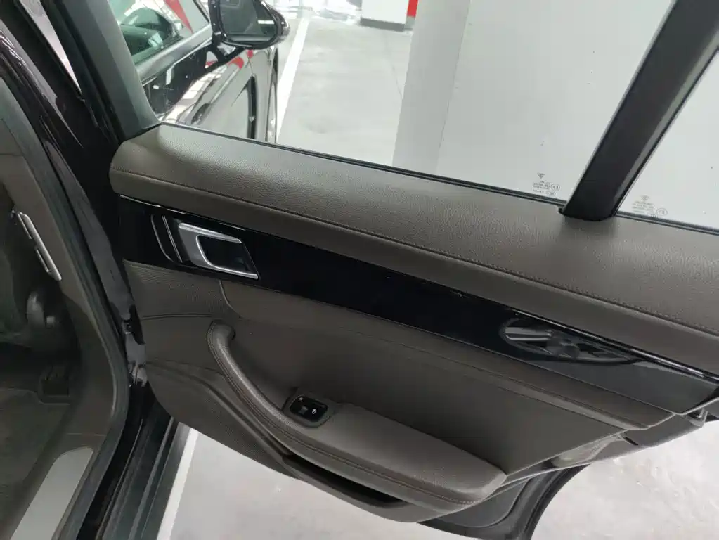 Porsche Panamera — миниатюра 10