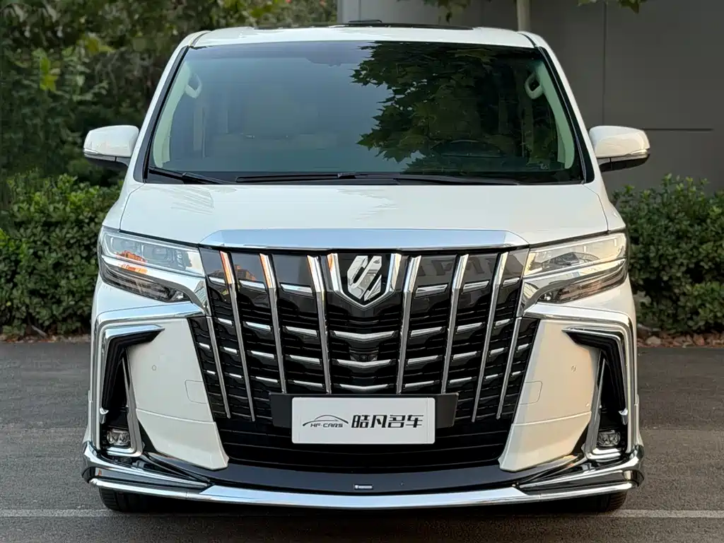 Toyota Alphard — миниатюра 2