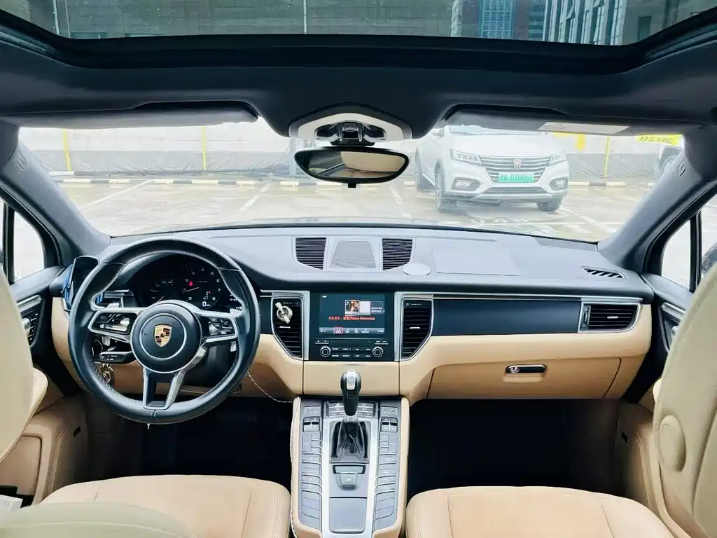 Porsche Macan — миниатюра 5