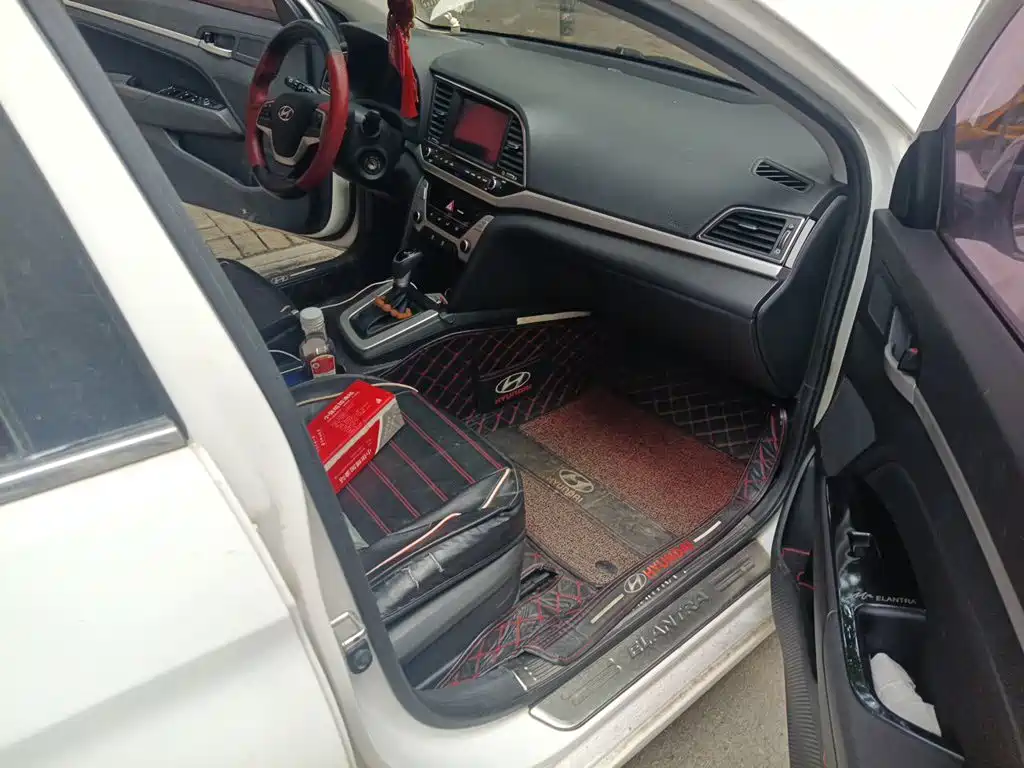 Hyundai Elantra — миниатюра 17