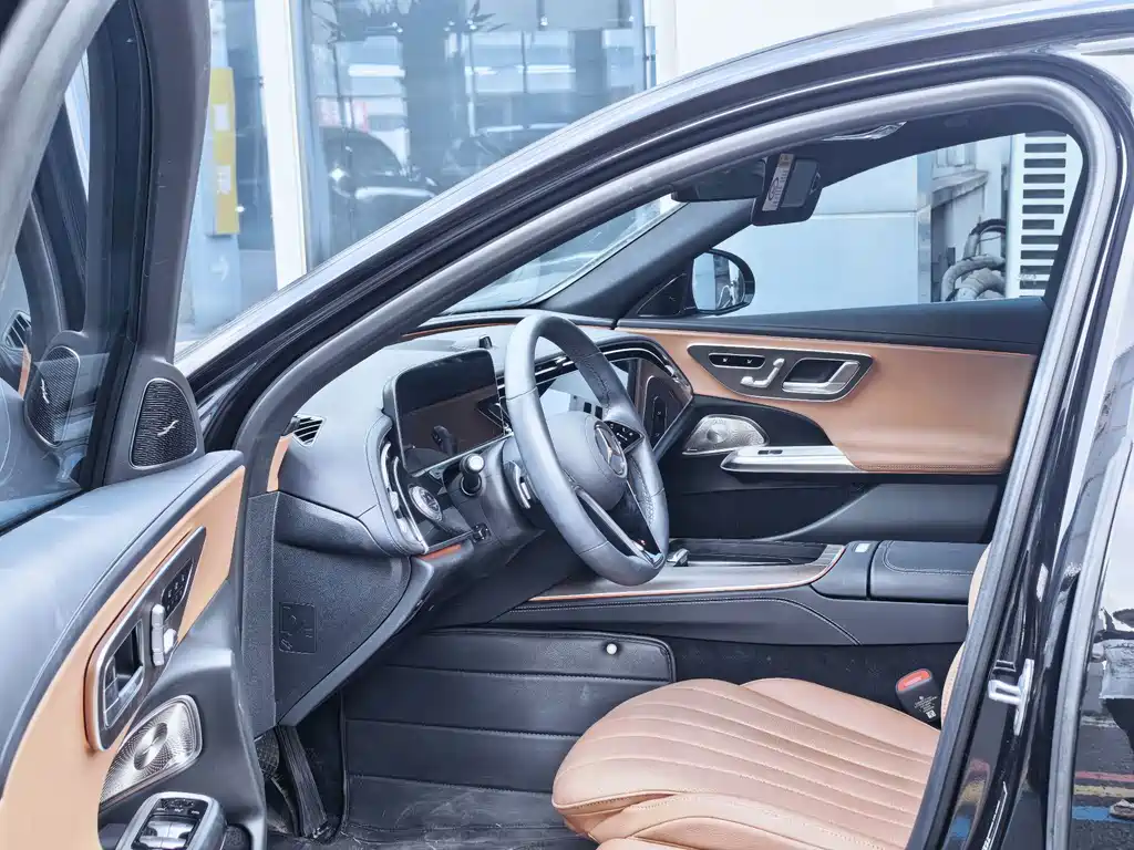 Mercedes-Benz E-Class — миниатюра 4