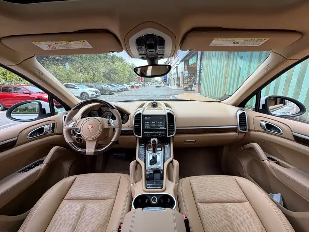 Porsche Cayenne — миниатюра 4