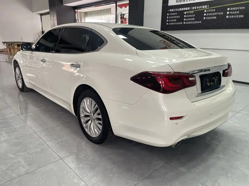 Infiniti Q70 — миниатюра 6