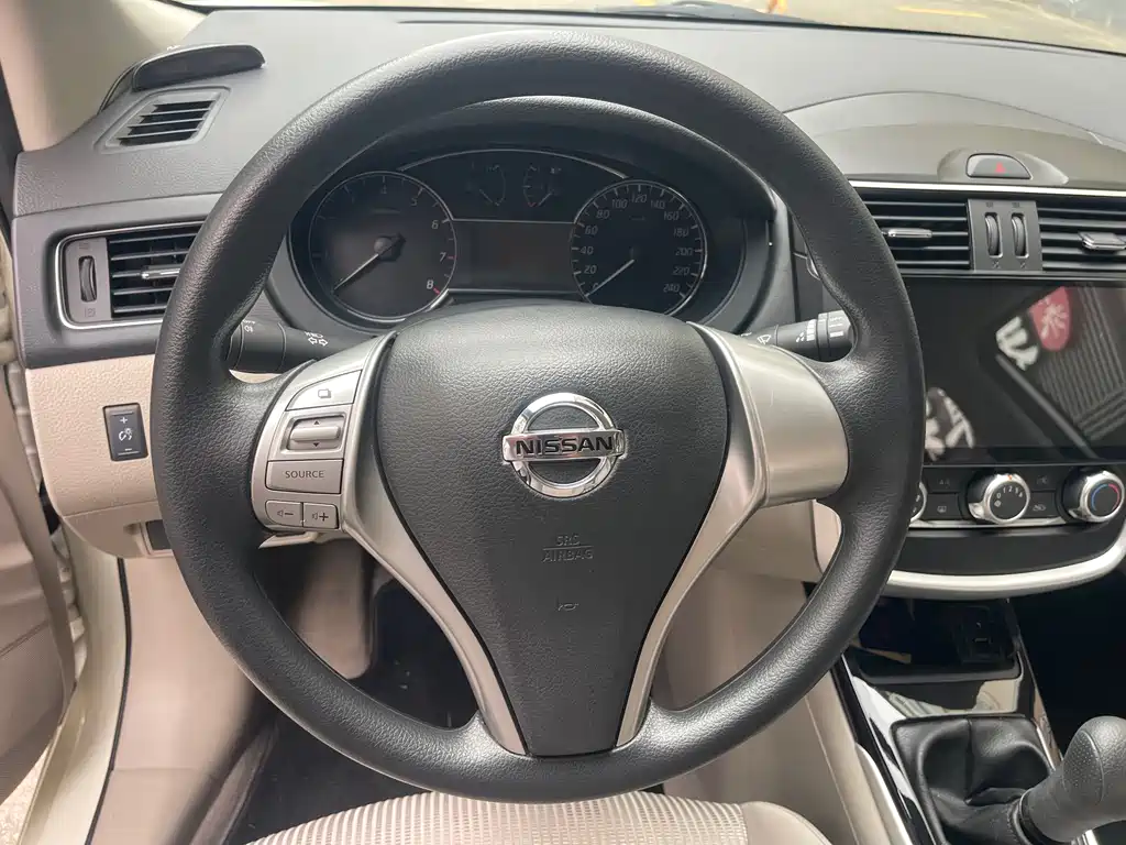 Nissan Tiida — миниатюра 4