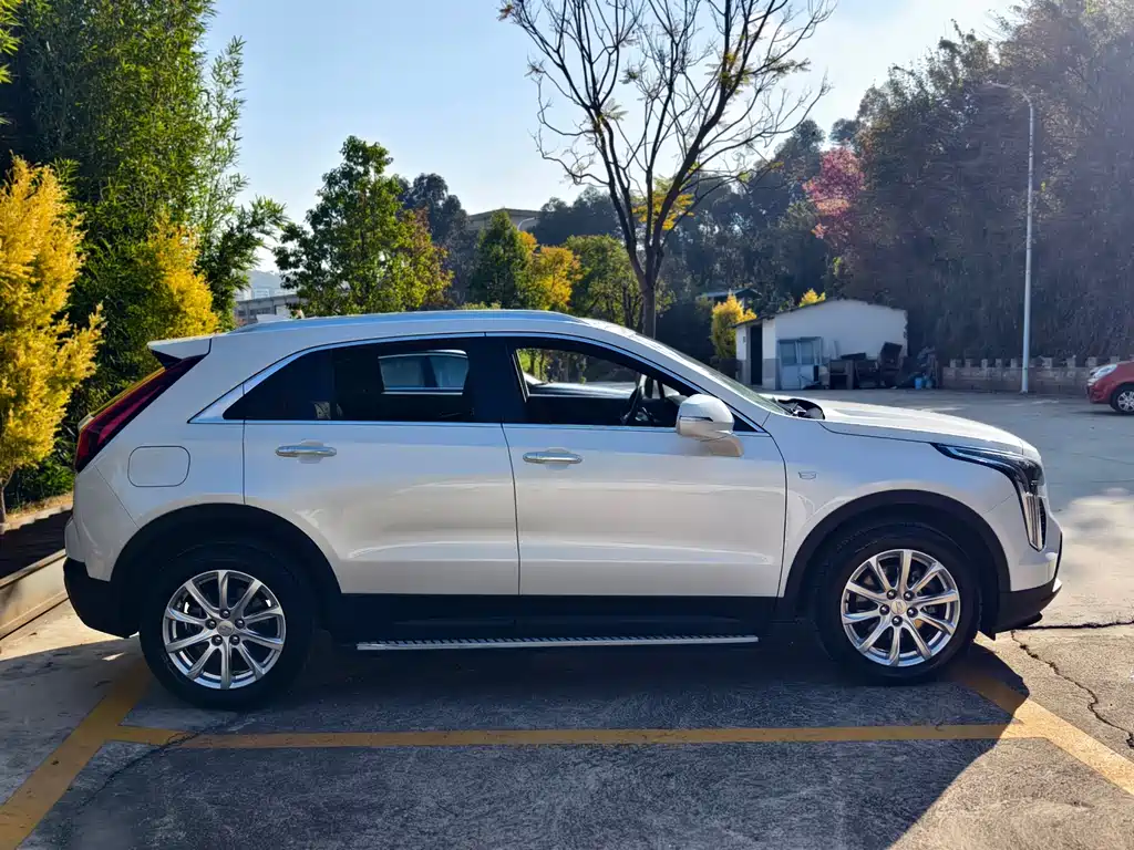 CADILLAC XT4