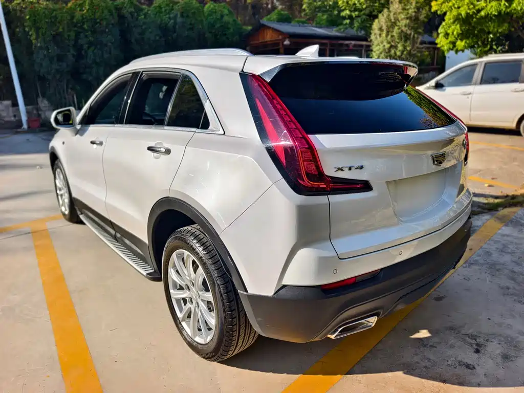 CADILLAC XT4