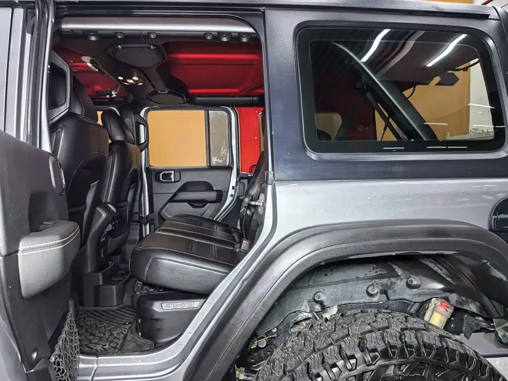 Jeep Wrangler PHEV — миниатюра 10