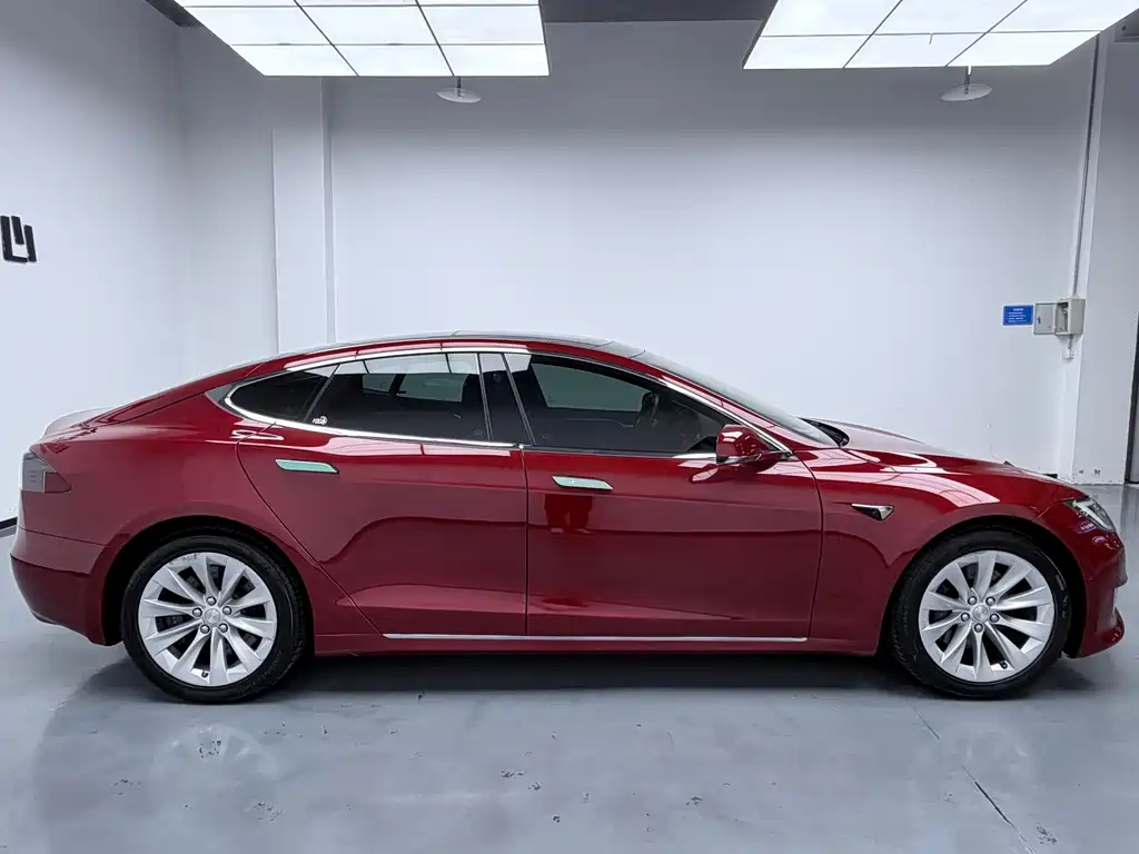 Tesla Model S — миниатюра 8