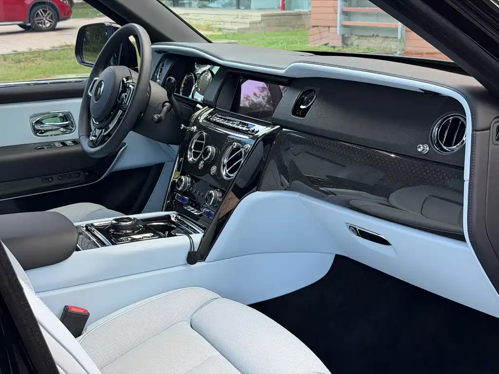 Rolls-Royce Cullinan — миниатюра 5