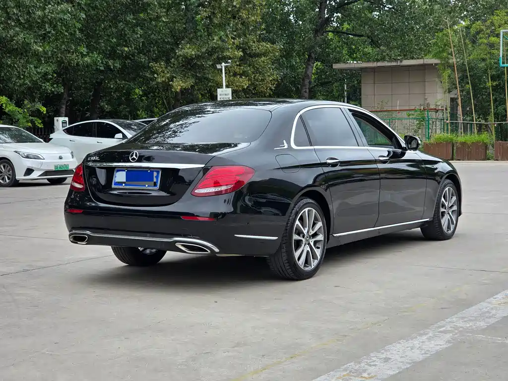 Mercedes-Benz E-Class — миниатюра 4