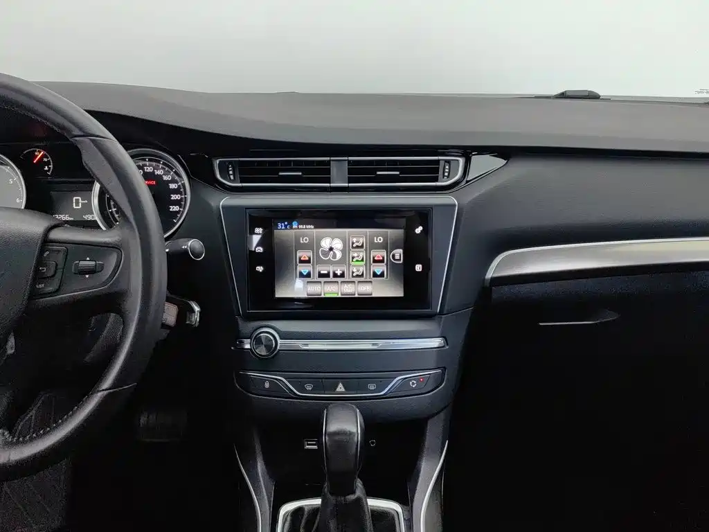 Peugeot 408 — миниатюра 12