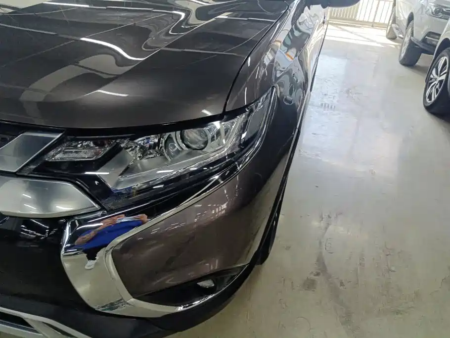 Mitsubishi Outlander — миниатюра 5