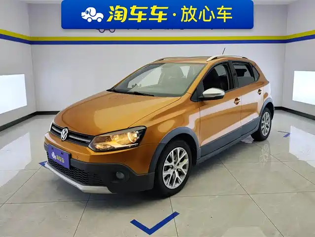 VOLKSWAGEN POLO 2016