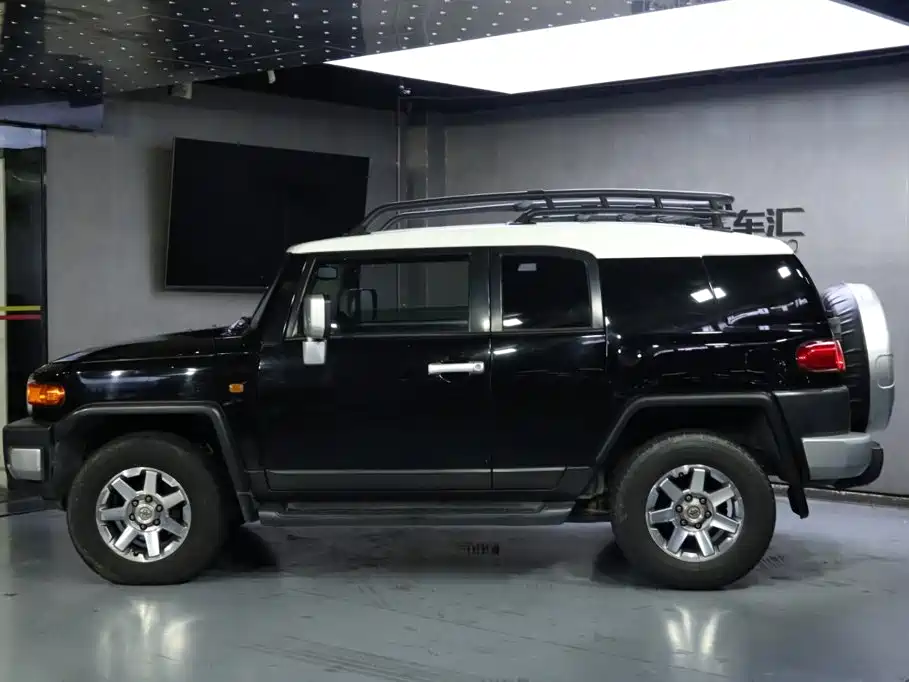Toyota FJ Cruiser — миниатюра 6