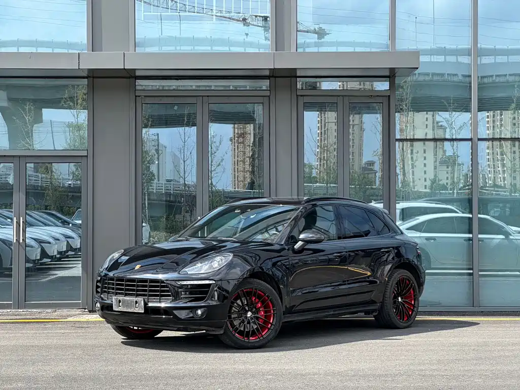 PORSCHE MACAN
