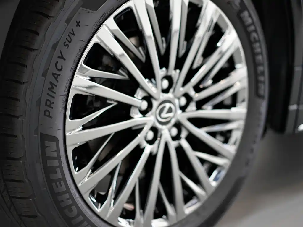 Lexus LM 2025 500h мест