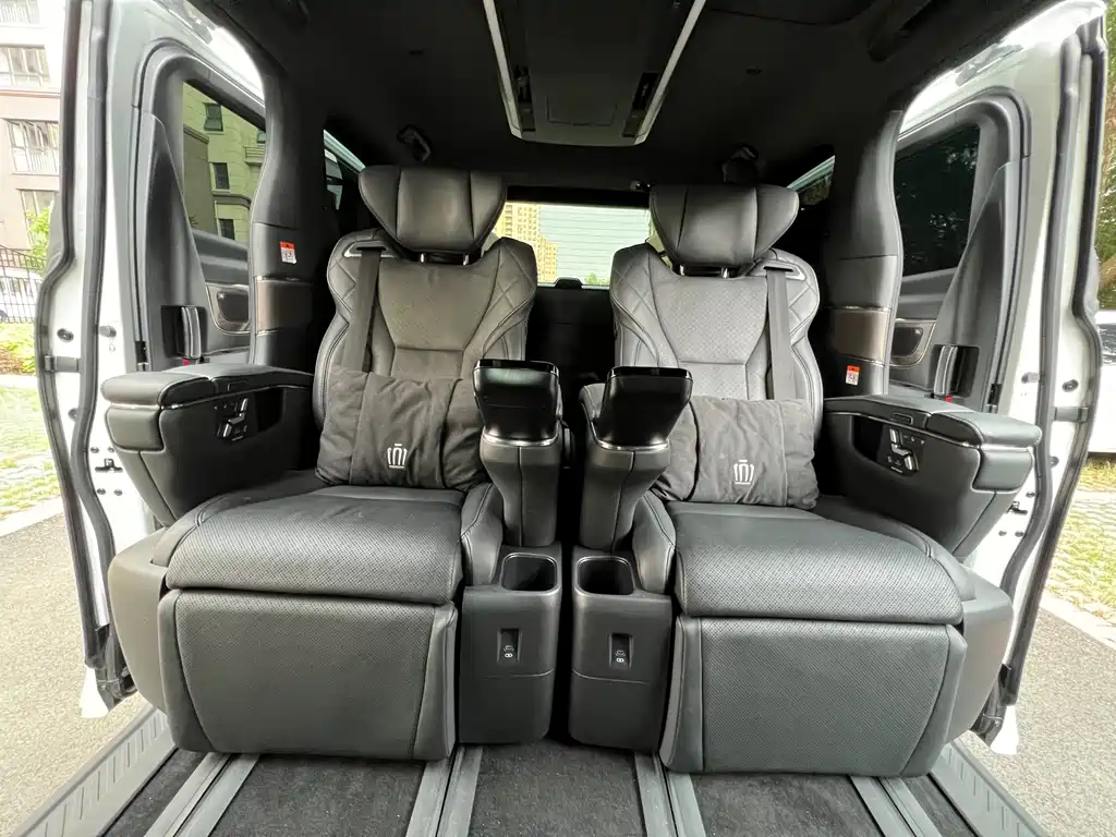 Toyota Vellfire 2024 2.5L Executive