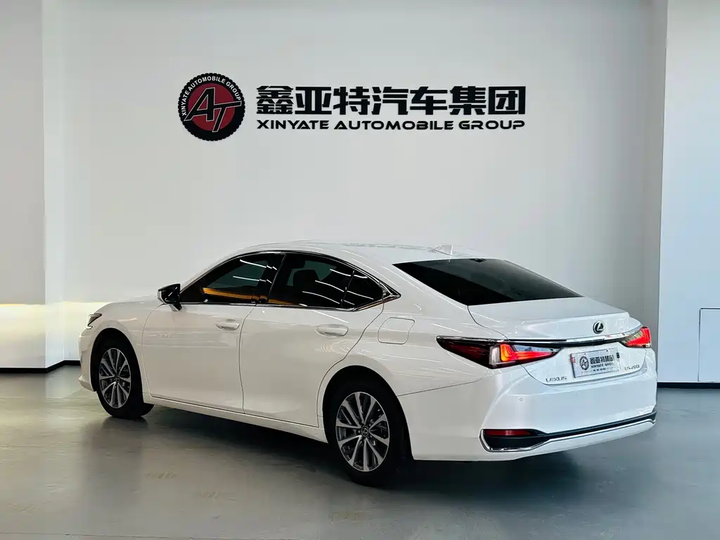 Lexus ES — миниатюра 5
