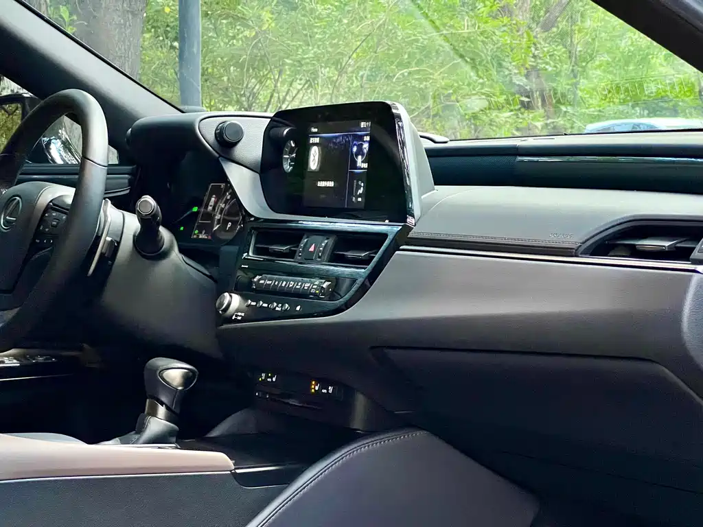 Lexus ES — миниатюра 26