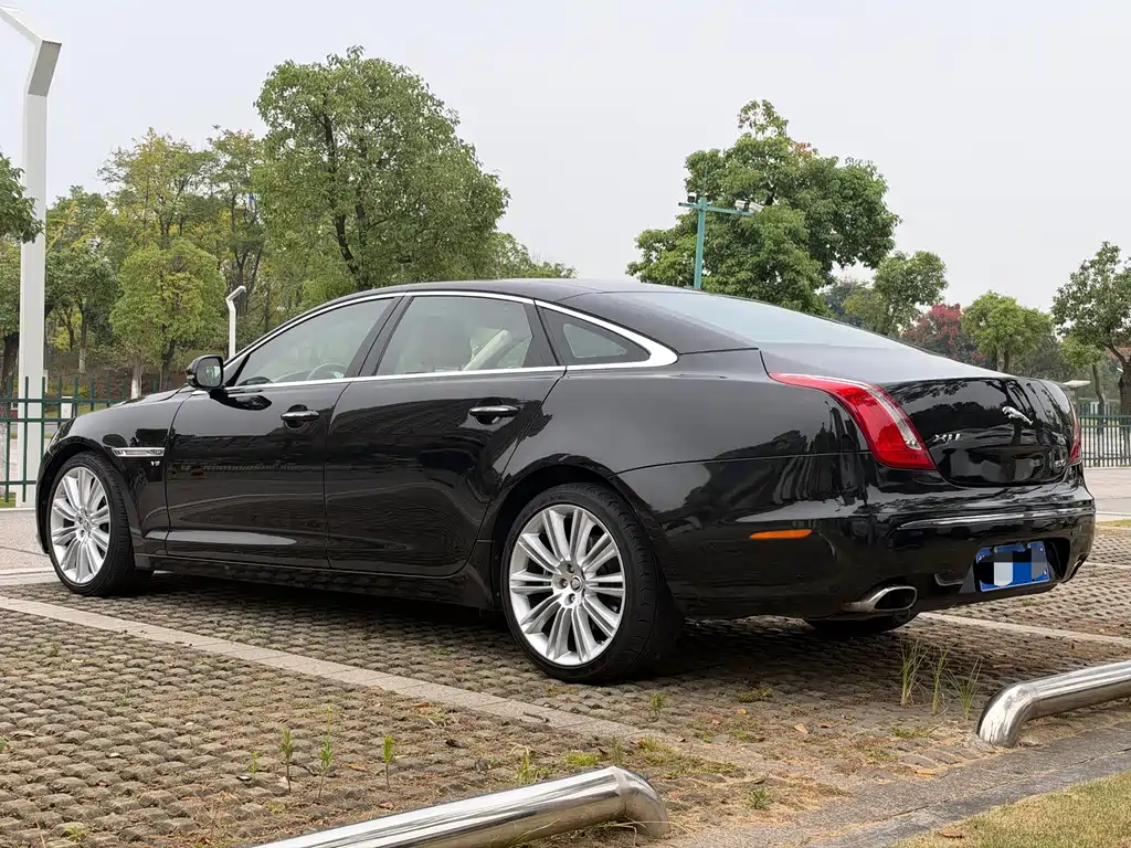 Jaguar XJ — миниатюра 9