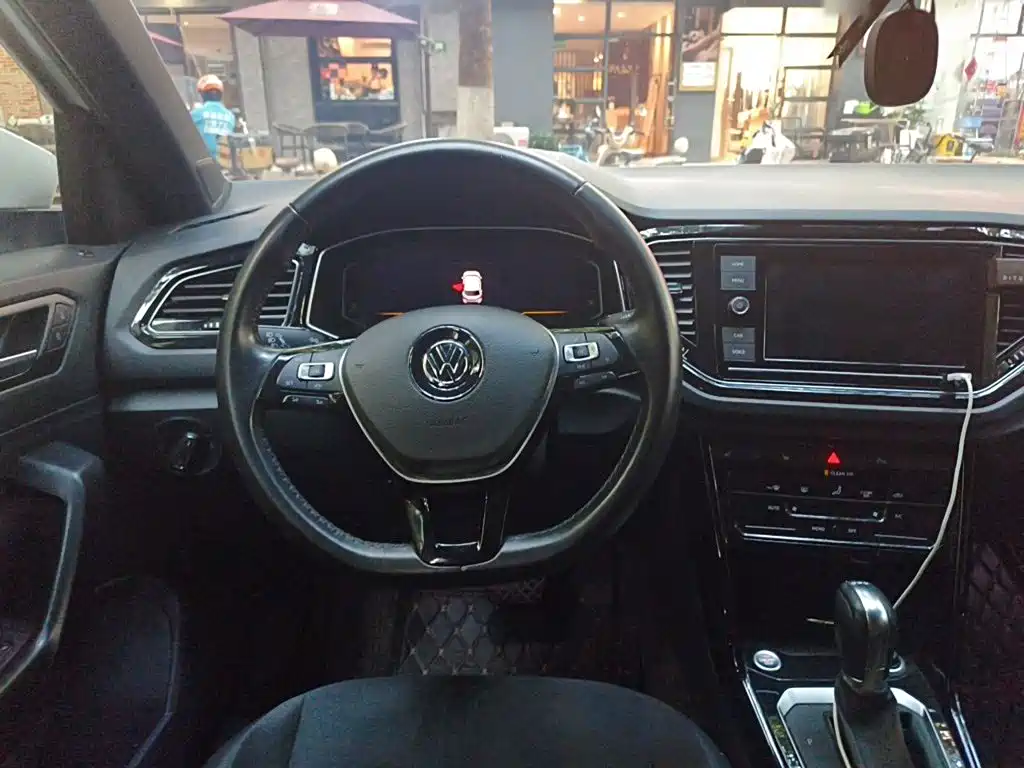 Volkswagen T-Roc — миниатюра 3