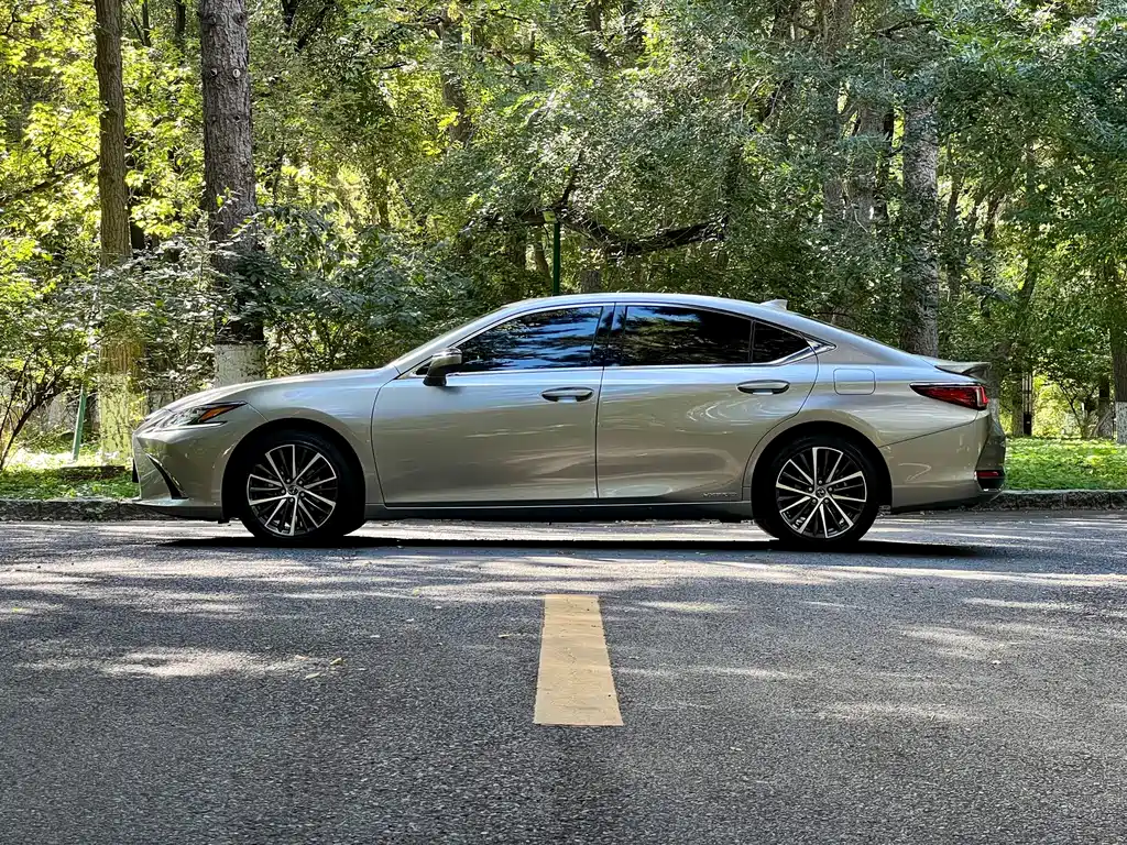 Lexus ES — миниатюра 13