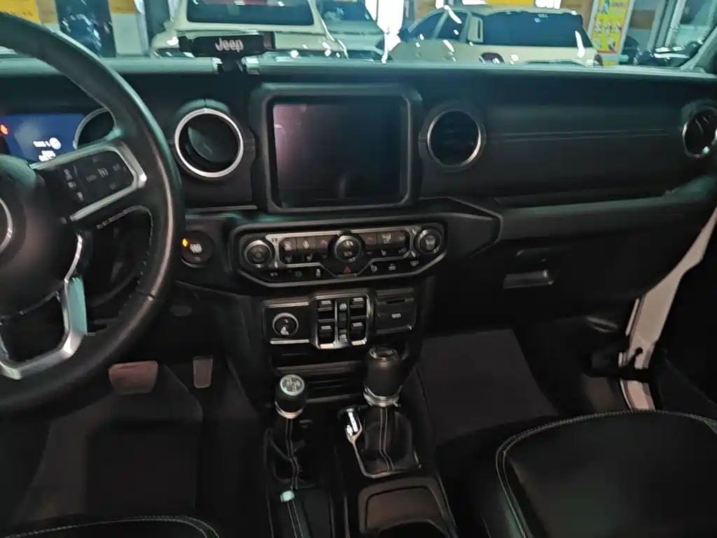 Jeep Wrangler PHEV — миниатюра 13
