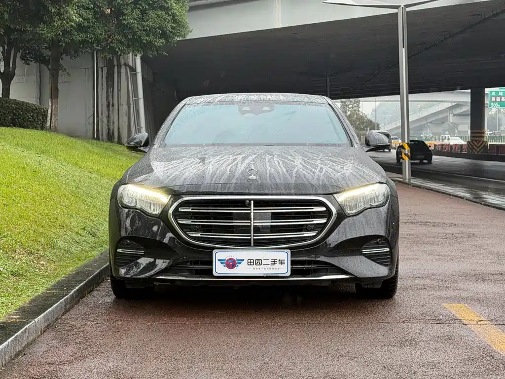 Mercedes-Benz E-Class — миниатюра 2
