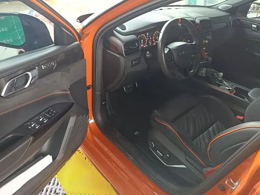 Lynk & Co 02 Hatchback — миниатюра 16