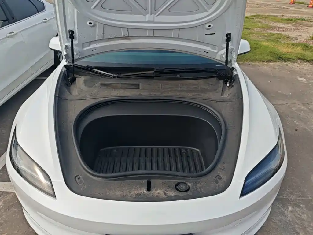 Tesla Model 3 — миниатюра 20
