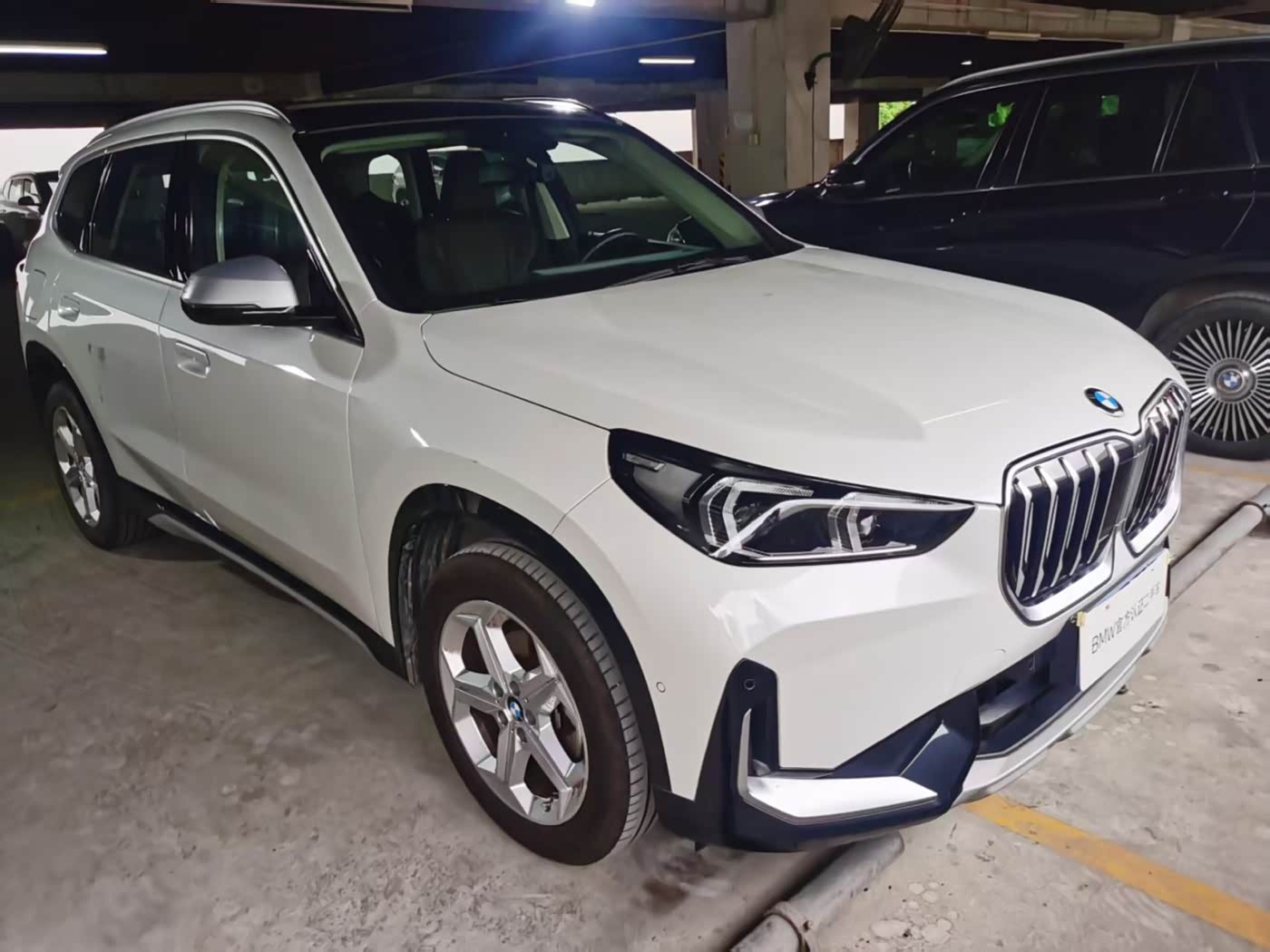 BMW X1 1.5 л 2023 г. Белый, пробег 40000 км