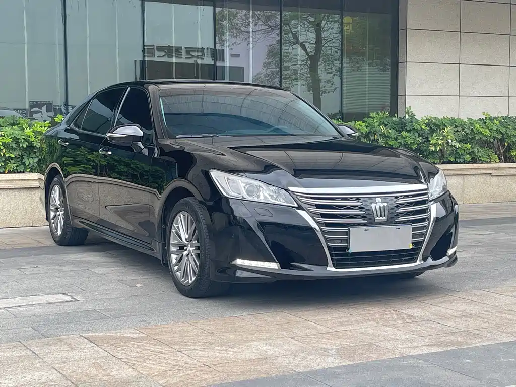 Toyota Crown — миниатюра 2