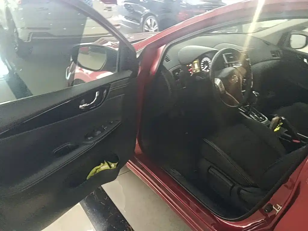 Nissan Tiida — миниатюра 16