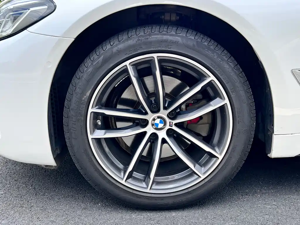 BMW 5 Series — миниатюра 14