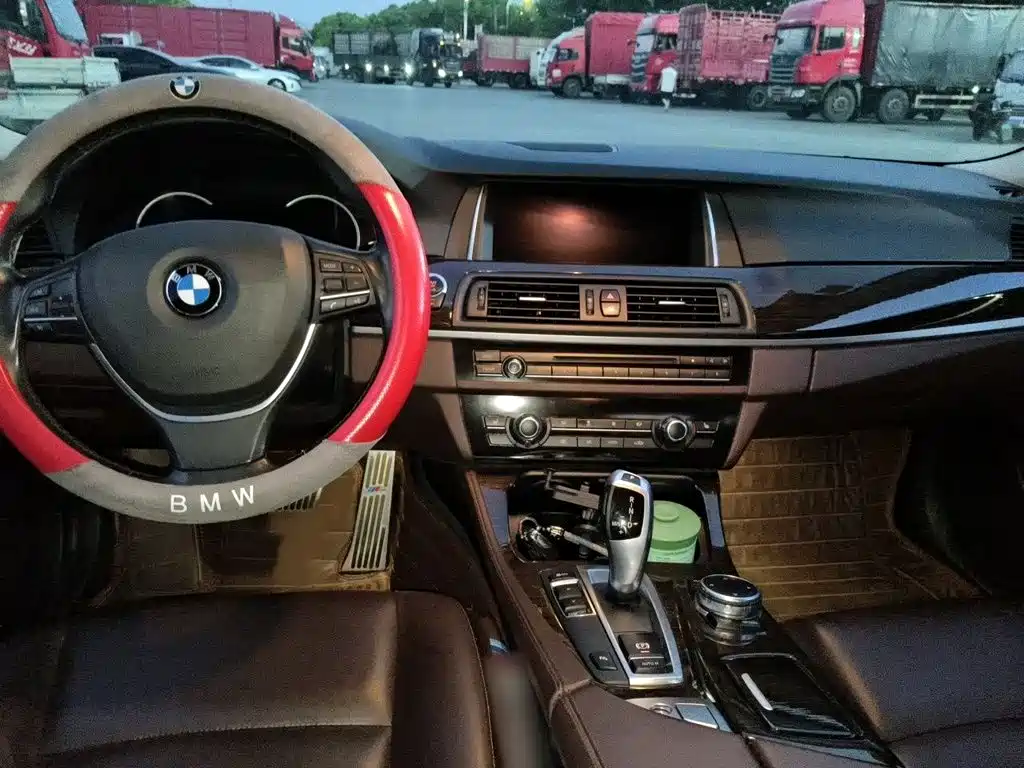 BMW 5 Series — миниатюра 13