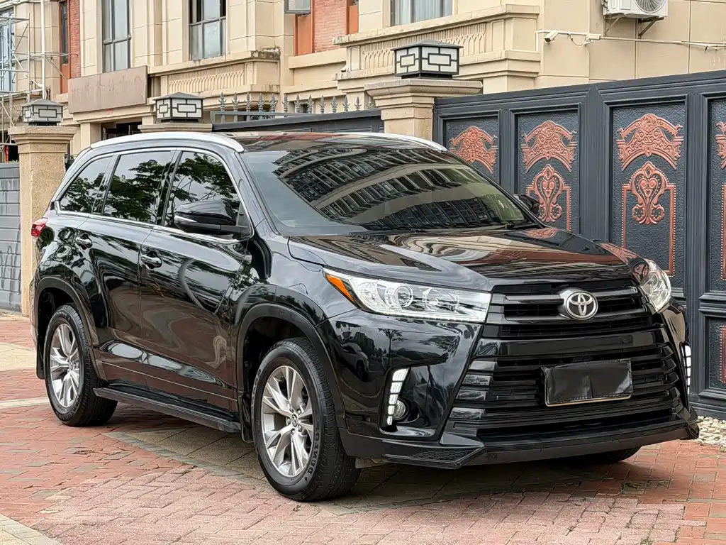 TOYOTA HIGHLANDER